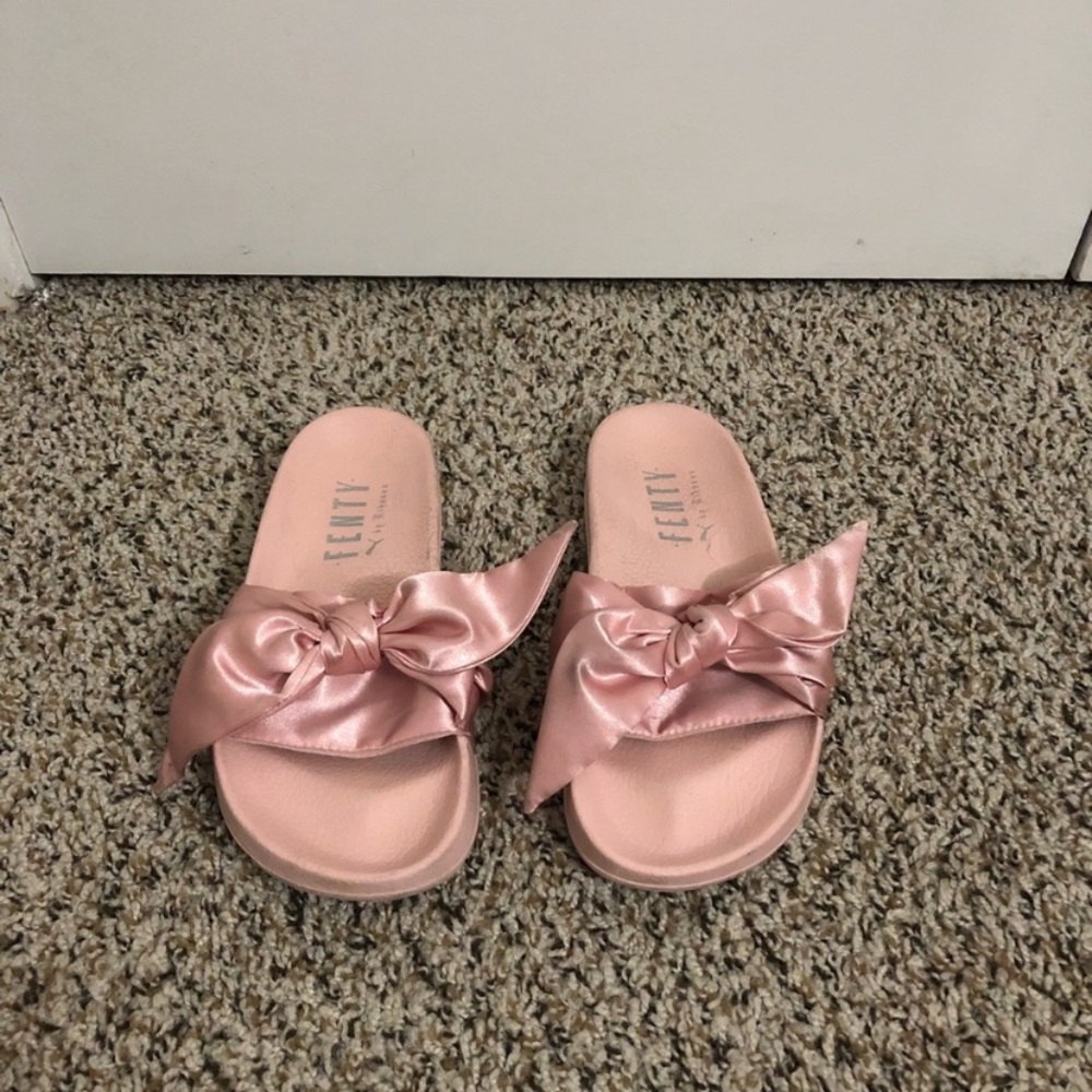 Fenty Puma Bow Slides (not true to size)